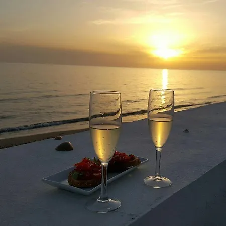 Suitebeach And Bed & Breakfast 4*
