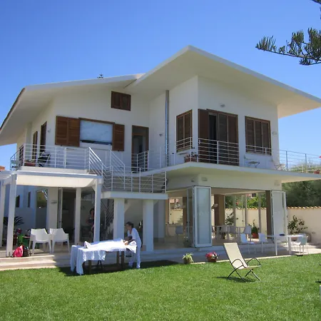 فندق مبيت وإفطار Suitebeach And 4*