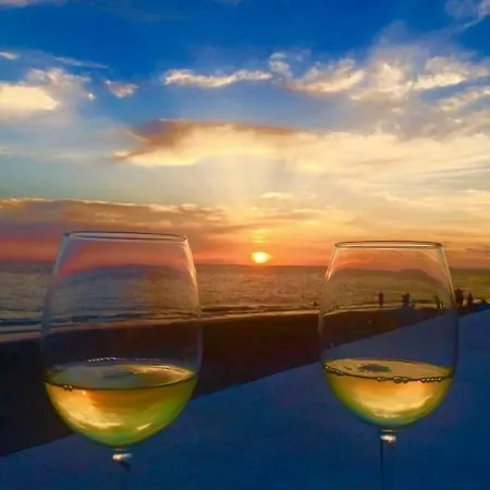 Suitebeach And לינה וארוחת בוקר 4*