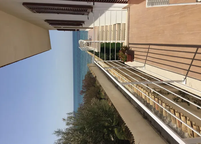 לינה וארוחת בוקר Suitebeach And 4*