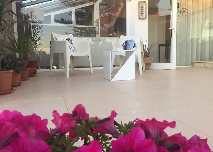 לינה וארוחת בוקר Suitebeach And 4*