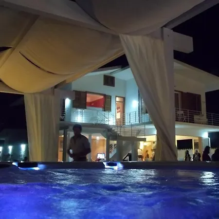 Bed & Breakfast Suitebeach And 3*